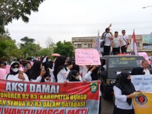 Ratusan Honorer R2-R3 Bungo Gelar Demo di Kantor Bupati 