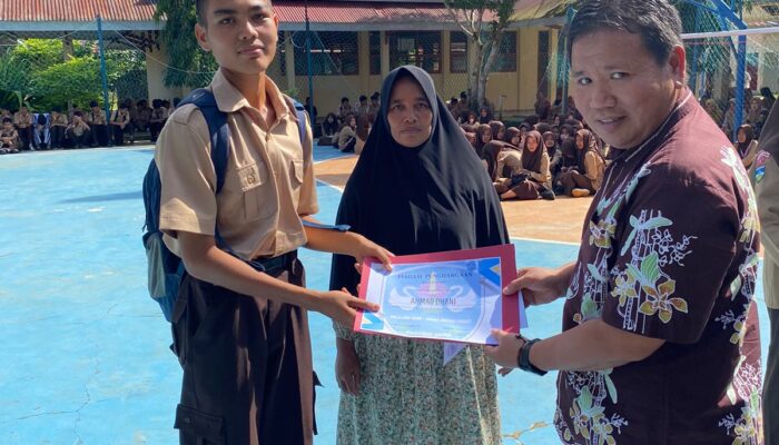 Ahmad Dani, Siswa Peraih Juara Umum di SMAN 8 Bungo Tuai Pujian dari Para Guru