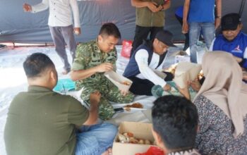 Ketua DPRD Bungo Turun ke Tenda Pengungsian Siapkan Makanan